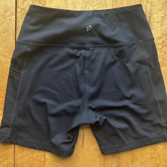 A core navy blue workout shirts with 2 pockets size medium - Picture 2 of 3